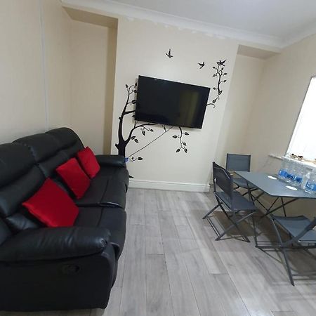 House In The Heart Of Valleys Apartment Ebbw Vale Exterior photo
