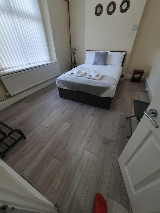 House In The Heart Of Valleys Apartment Ebbw Vale Exterior photo