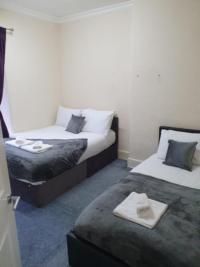 House In The Heart Of Valleys Apartment Ebbw Vale Exterior photo