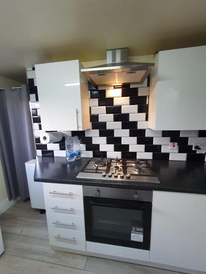 House In The Heart Of Valleys Apartment Ebbw Vale Exterior photo