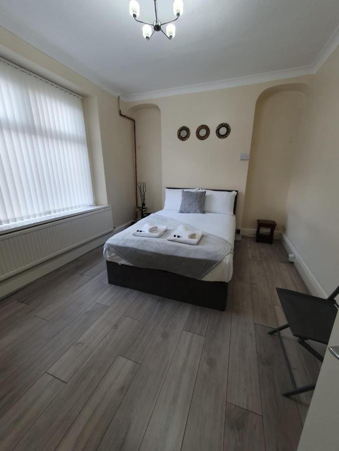 House In The Heart Of Valleys Apartment Ebbw Vale Exterior photo