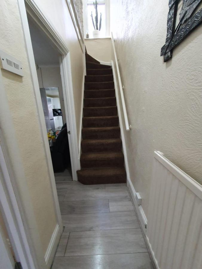 House In The Heart Of Valleys Apartment Ebbw Vale Exterior photo