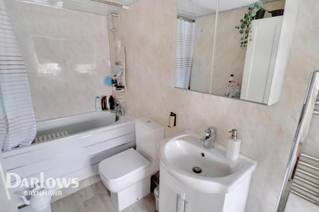 House In The Heart Of Valleys Apartment Ebbw Vale Exterior photo